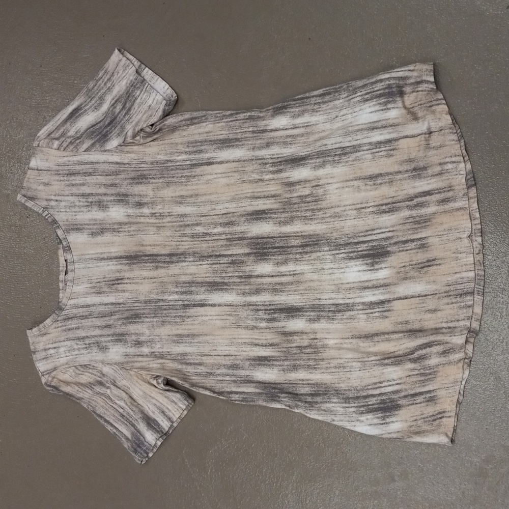 Lisa Rinna Collection Grey,Cream, and White Short Sleeve, Keyhole Back Blouse